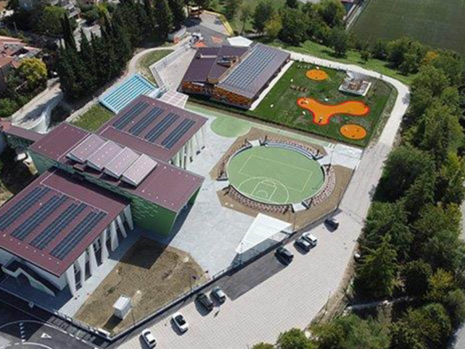Tetto fotovoltaico su edifici scolastici e ricreativi